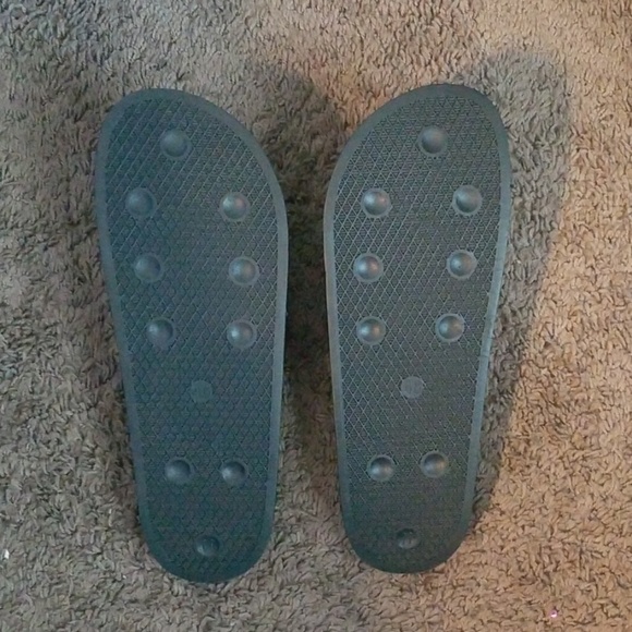 Milano Di Rouge slides size 12 in Us - Picture 2 of 3